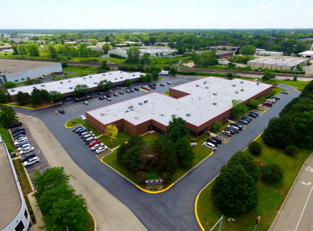 100-112 Terrace Dr, Mundelein, IL à louer Photo principale– Image 1 sur 11