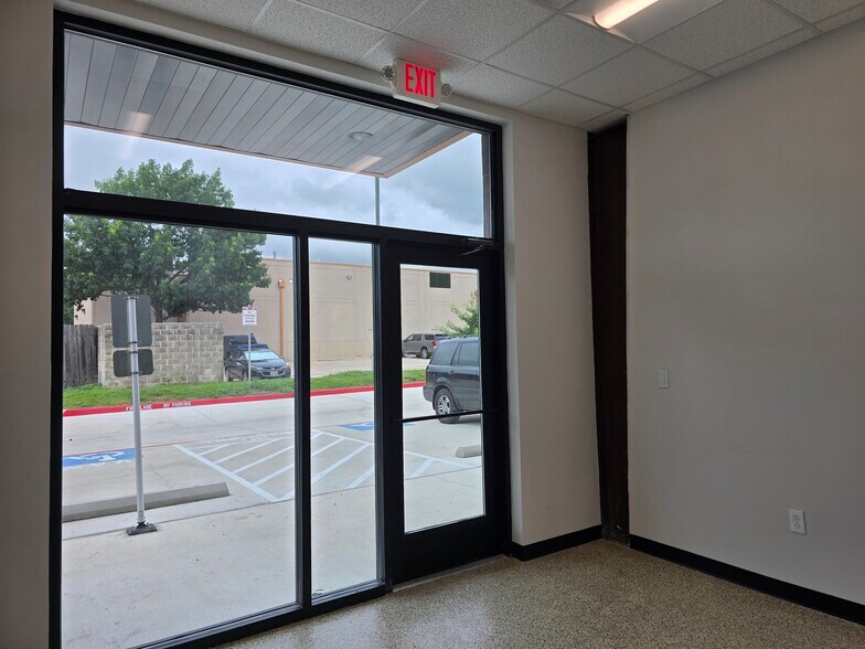 9850 Huebner Rd, San Antonio, TX à louer - Photo de l’immeuble – Image 3 sur 21
