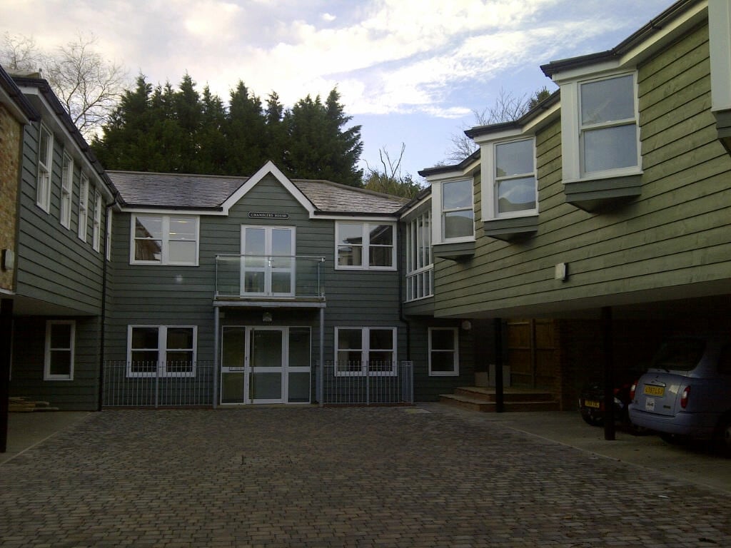 191-195 Sparrows Herne, Bushey à louer Photo principale– Image 1 sur 3