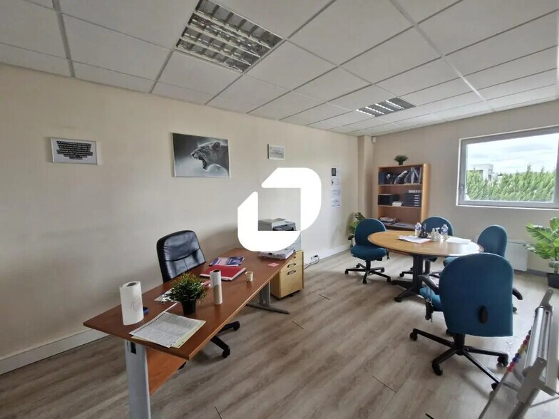 Bureau dans Roissy-en-Brie à louer - Photo de l’immeuble – Image 3 sur 7