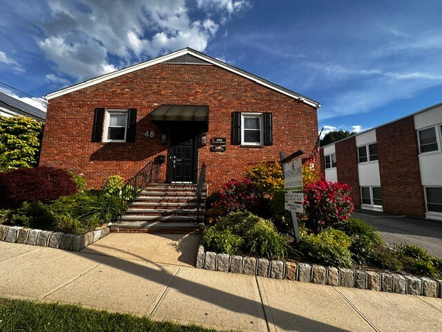48 Elm St, Huntington, NY à louer - Photo de l’immeuble – Image 2 sur 14