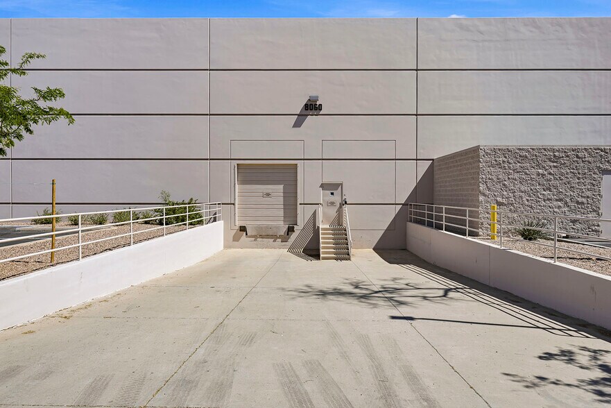 8060 S Kyrene Rd, Tempe, AZ à louer - Photo de l’immeuble – Image 3 sur 12
