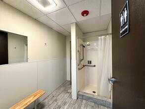 1777 S Bellaire St, Denver, CO à louer Photo intérieure– Image 2 sur 8