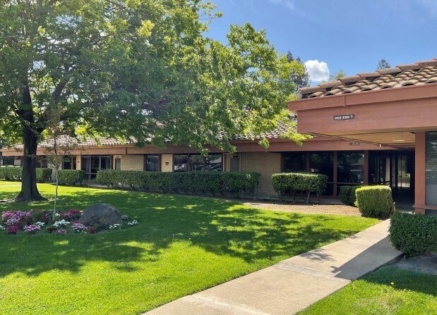 3002-3028 Beacon Blvd, West Sacramento, CA à louer - Photo de l’immeuble – Image 2 sur 12