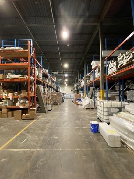 5900 Thorold Stone Rd, Niagara Falls, ON à louer - Photo intérieure – Image 2 sur 3