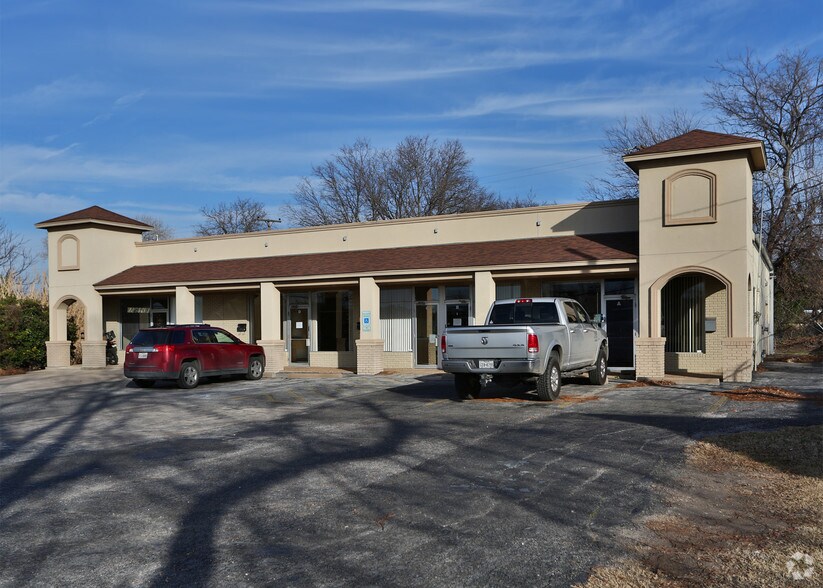 9516 W Camp Bowie, Fort Worth, TX à louer - Photo de l’immeuble – Image 1 sur 3