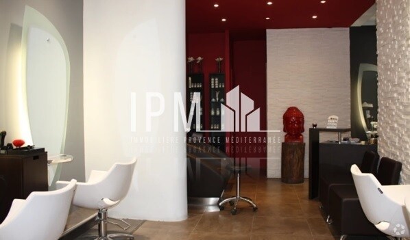 Immeuble residentiel dans Marseille à vendre - Photo intérieure – Image 2 sur 4