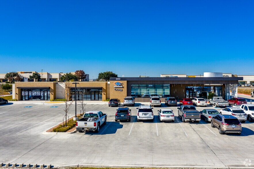 2430 S Interstate 35, San Marcos, TX à louer - Photo principale – Image 1 sur 5