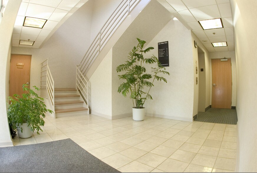3826-3830 Park Ave, Edison, NJ à louer - Hall d’entrée – Image 2 sur 3
