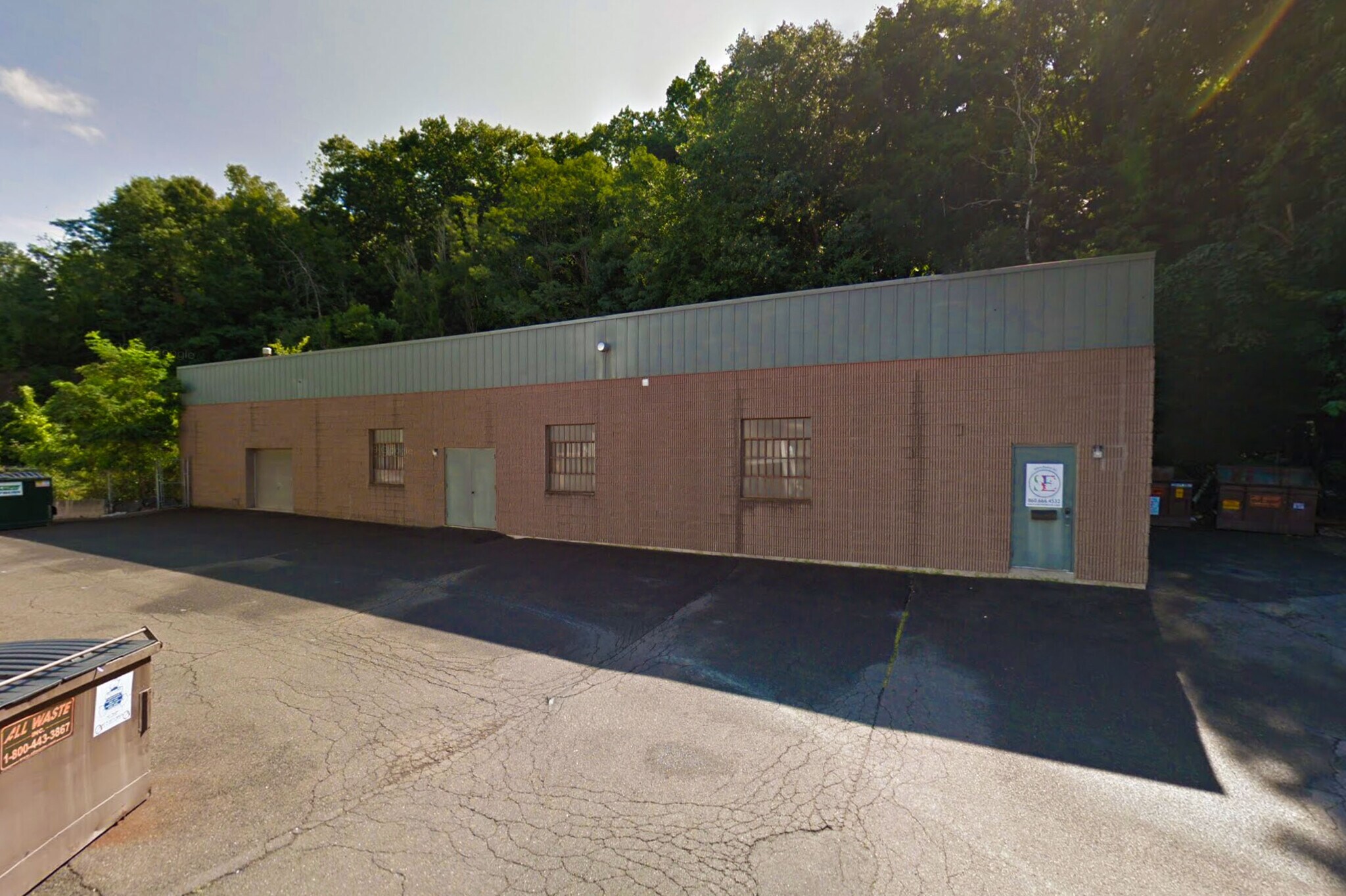 2400R Berlin Tpke, Ct, Newington, CT à louer Photo de l’immeuble– Image 1 sur 3