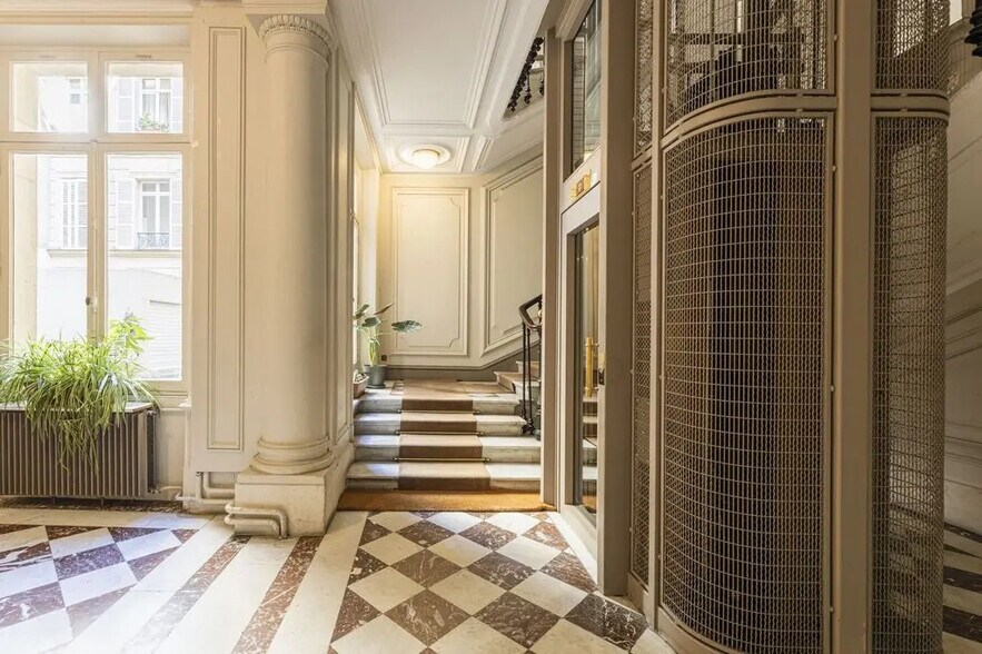 Bureau dans Paris à louer - Hall d’entrée – Image 3 sur 8