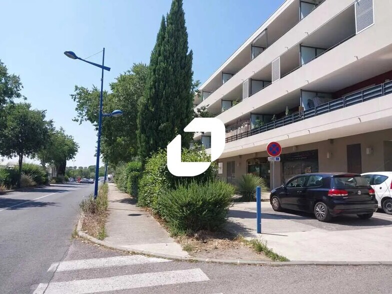 Local commercial dans Le Crès à louer - Photo de l’immeuble – Image 1 sur 11