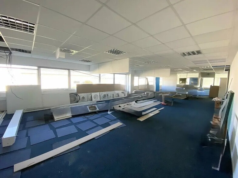 Bureau dans Villeneuve-Loubet à louer - Photo de l’immeuble – Image 1 sur 3