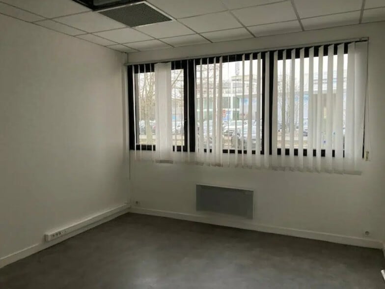 Bureau dans Saint-Avertin à louer - Photo de l’immeuble – Image 3 sur 4