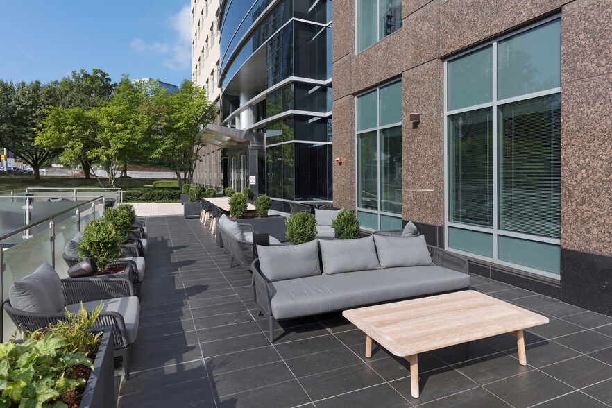 7901 Jones Branch Dr, McLean, VA à louer - Photo de l’immeuble – Image 2 sur 29