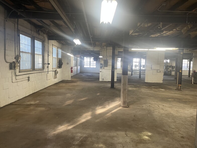 3106 Elm Ave, Baltimore, MD à louer - Photo de l’immeuble – Image 3 sur 20