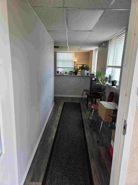 2241 Hilton Rd, Ferndale, MI à louer - Photo de l’immeuble – Image 3 sur 6