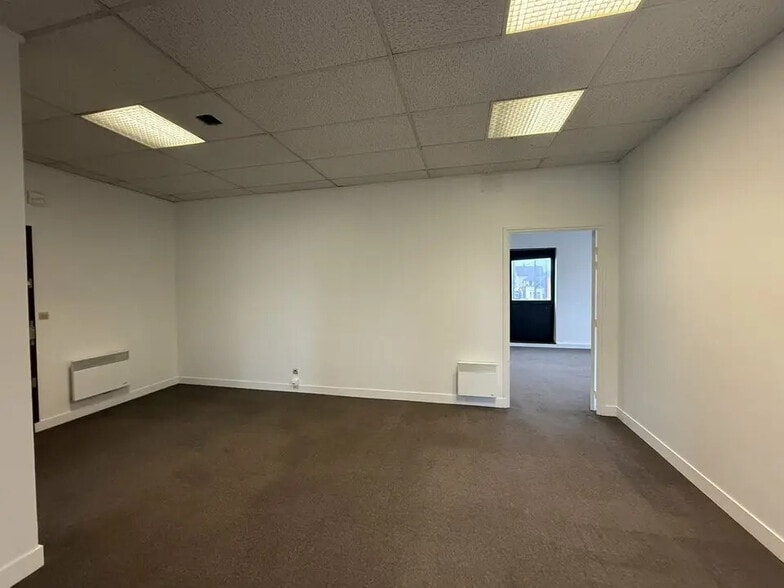 Bureau dans Beauvais à louer - Photo de l’immeuble – Image 2 sur 22