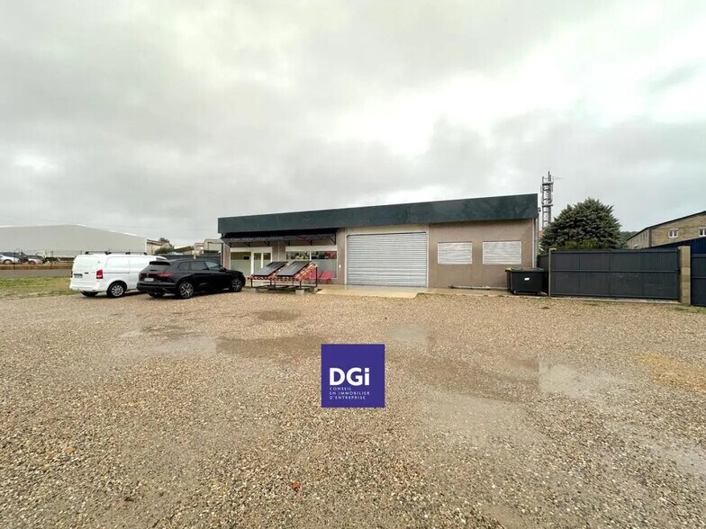 Local d’activités dans Bezouce à louer - Photo de l’immeuble – Image 1 sur 5