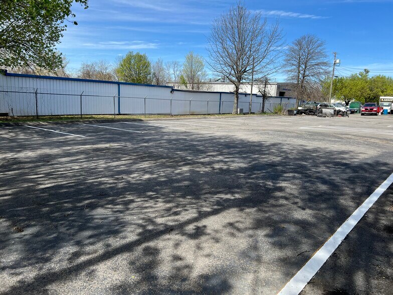 1407 NW Broad St, Murfreesboro, TN à louer - Photo de l’immeuble – Image 3 sur 24