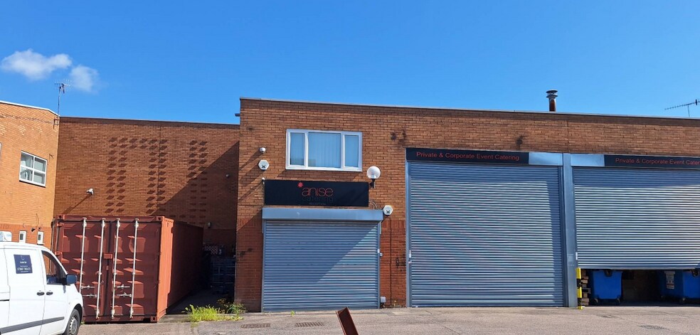 Rutherford Way, Crawley à louer - Photo de l’immeuble – Image 3 sur 5