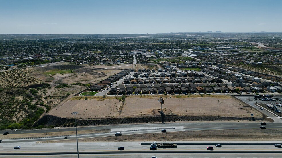 S Desert Boulevard, El Paso, TX à vendre - Photo principale – Image 1 sur 8