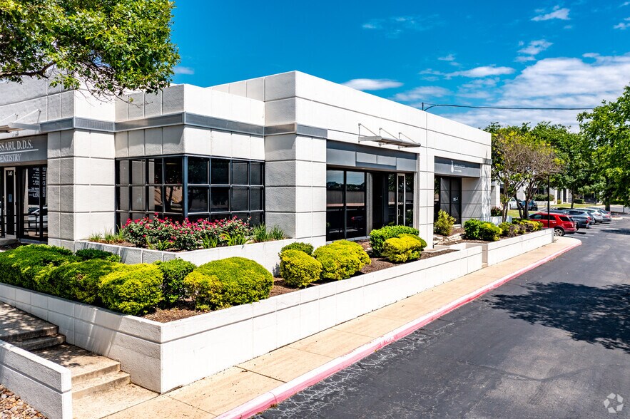 140 Heimer Rd, San Antonio, TX à vendre - Photo de l’immeuble – Image 2 sur 3