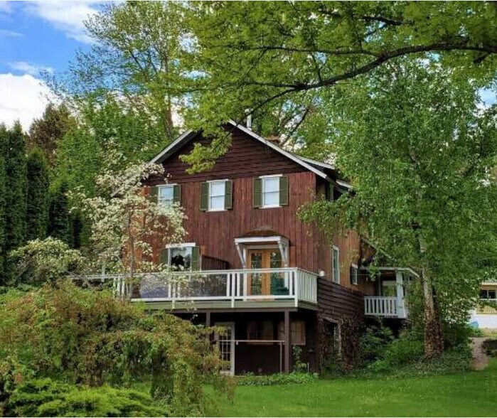 1276-1283 Dieppe Rd, Scotch Creek, BC à vendre - Photo de l’immeuble – Image 3 sur 12