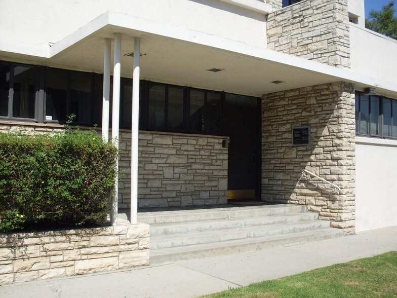 566 S San Vicente Blvd, Los Angeles, CA à louer - Photo de l’immeuble – Image 3 sur 7
