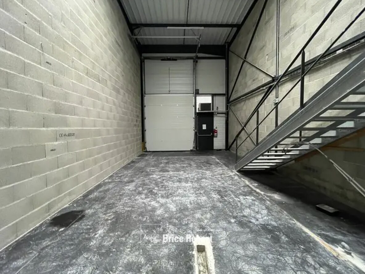 Local d’activités dans Vénissieux à louer Photo intérieure– Image 1 sur 3