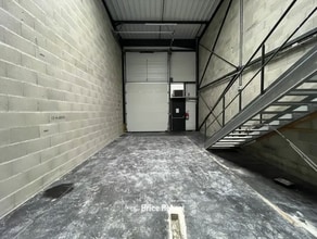 Local d’activités dans Vénissieux à louer Photo intérieure– Image 1 sur 3