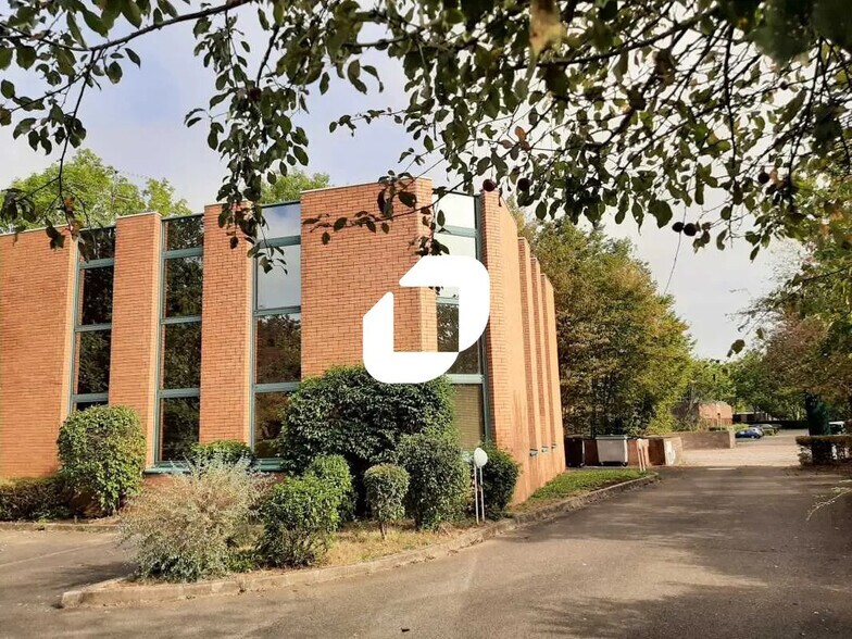 Bureau dans Trappes à louer - Photo de l’immeuble – Image 2 sur 8