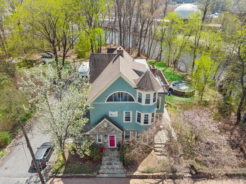 40 Maple Grove Ave, Norwich, CT à vendre - Photo de l’immeuble – Image 2 sur 6