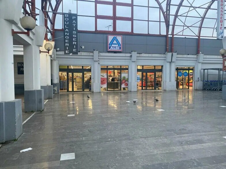 Local commercial dans Avignon à vendre - Photo de l’immeuble – Image 2 sur 5