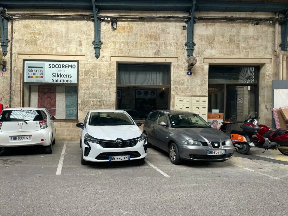 Local d’activités dans Bordeaux à louer Photo de l’immeuble– Image 1 sur 12