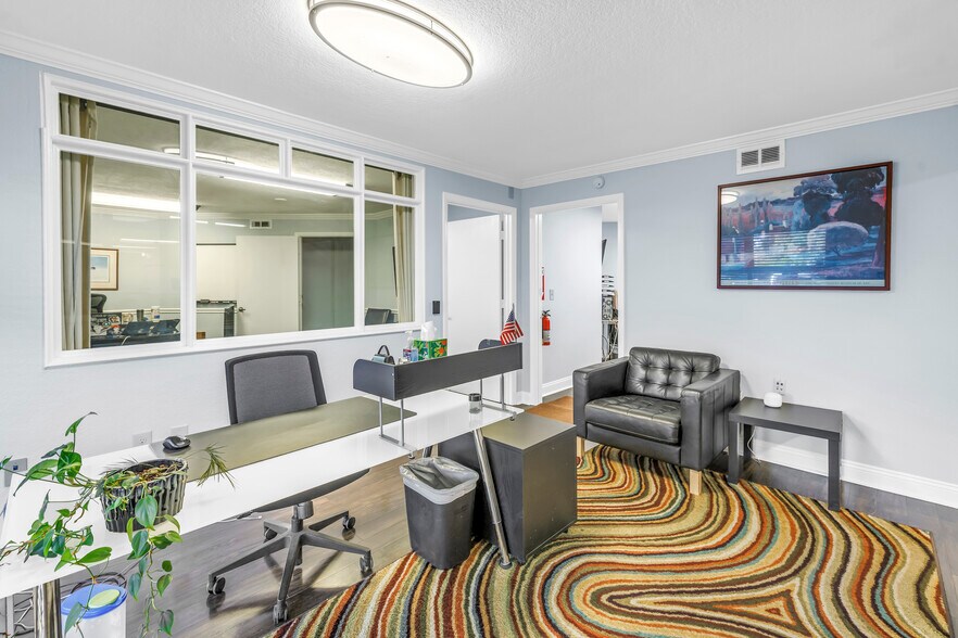 4111 16th St N, Saint Petersburg, FL à louer - Photo de l’immeuble – Image 3 sur 20