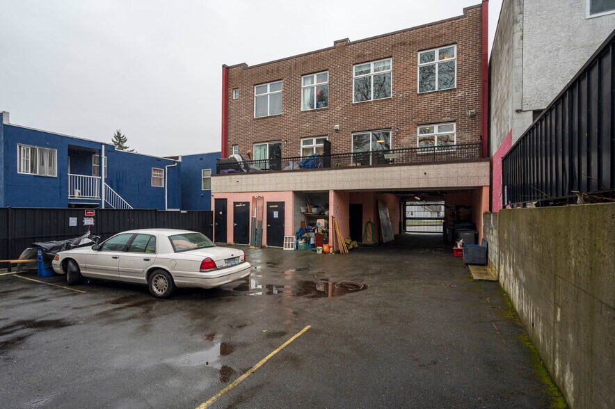 2811 Clark Dr, Vancouver, BC à vendre - Photo principale – Image 1 sur 20