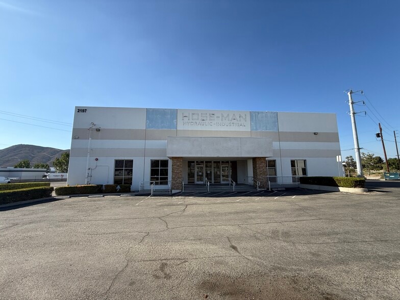 2197 La Crosse Ave, Colton, CA à louer - Photo de l’immeuble – Image 2 sur 14