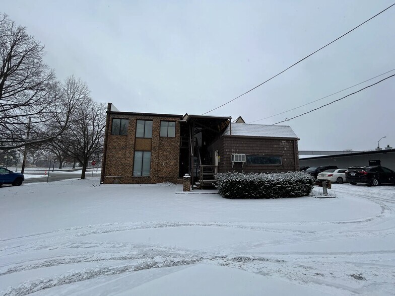 27 Ridge Rd, Munster, IN à louer - Photo de l’immeuble – Image 3 sur 7