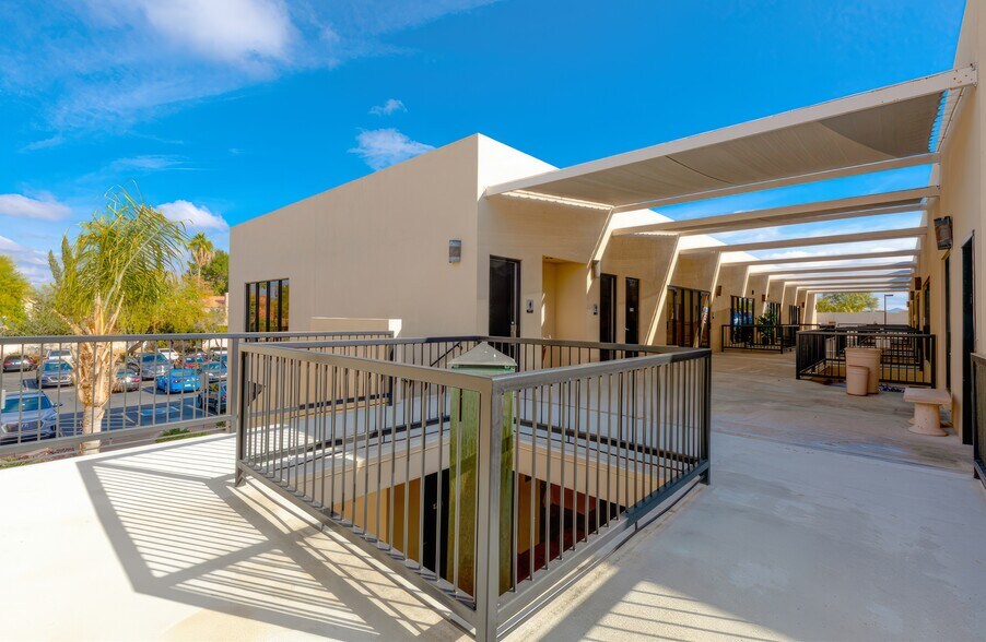 8952 E Desert Cove Ave, Scottsdale, AZ à louer - Photo de l’immeuble – Image 2 sur 5