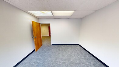 805-815 E Rand Rd, Arlington Heights, IL à louer Photo intérieure– Image 2 sur 7