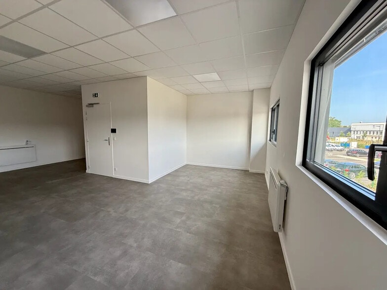 5 Rue Clément Ader, Saint-Pierre-du-Perray à louer - Photo de l’immeuble – Image 3 sur 7