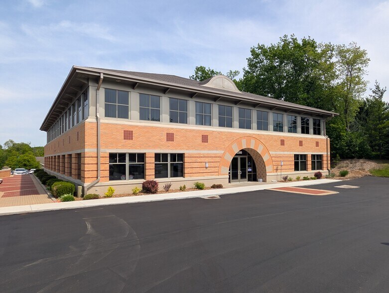 3300 Eagle Run Dr NE, Grand Rapids, MI à louer - Photo de l’immeuble – Image 2 sur 19