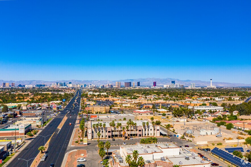 3530 E Flamingo Rd, Las Vegas, NV à louer - Aérien – Image 2 sur 6