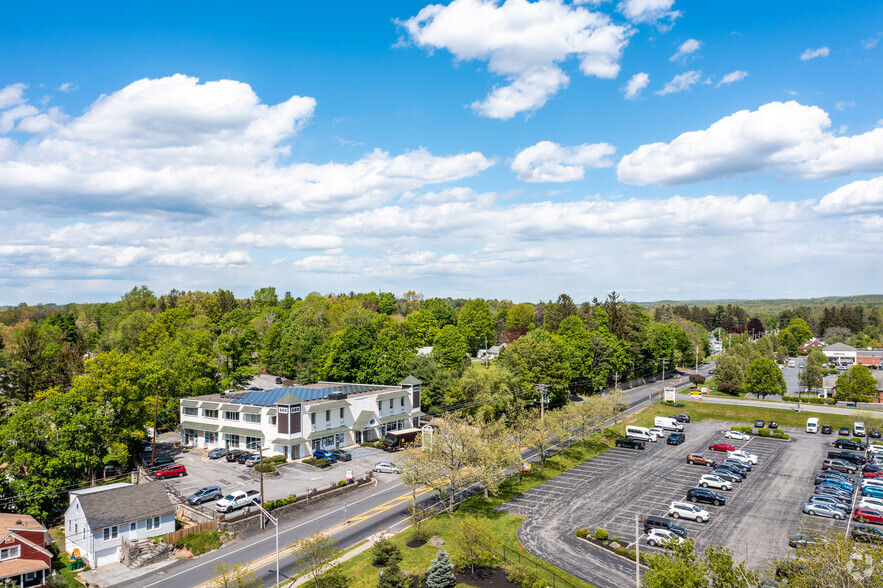 695 Dutchess, Poughkeepsie, NY à louer - Aérien – Image 2 sur 6