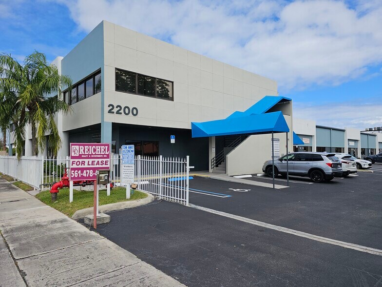 2200 N Florida Mango Rd, West Palm Beach, FL à louer - Photo de l’immeuble – Image 2 sur 6
