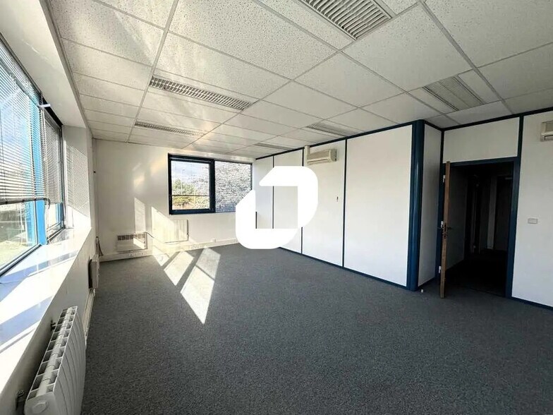 Bureau dans Écully à louer - Photo de l’immeuble – Image 1 sur 15
