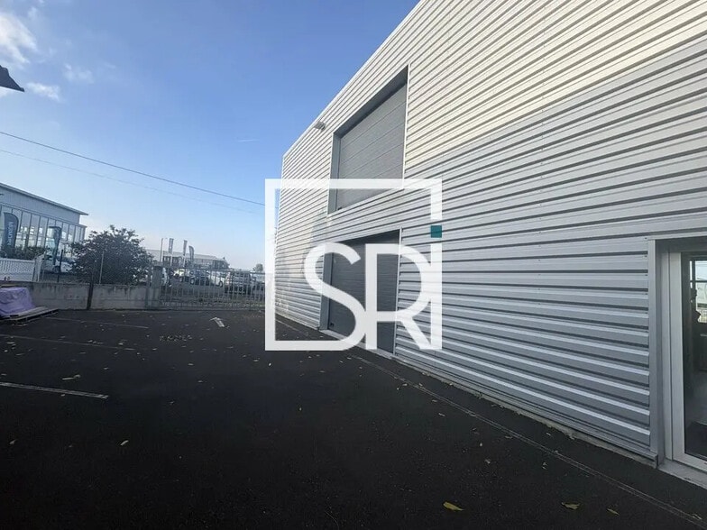 Local commercial dans Aubière à louer - Photo de l’immeuble – Image 3 sur 10