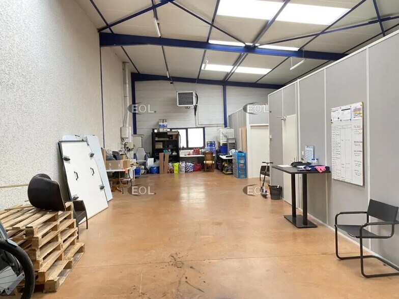 Local d’activités dans Saint-Genis-Laval à louer - Photo intérieure – Image 2 sur 7