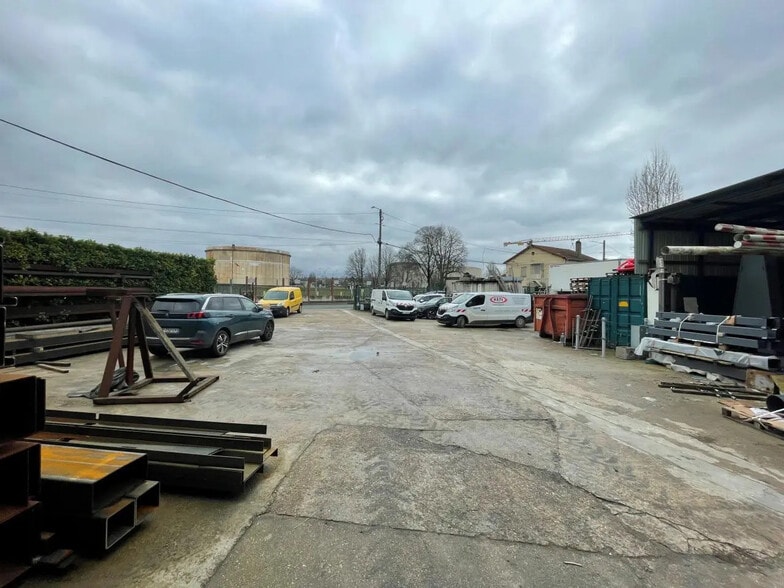 Local d'activités dans Villeneuve-le-Roi à vendre - Photo de l’immeuble – Image 3 sur 8